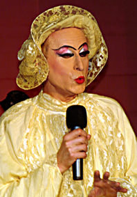 H. D. Kühn als literarische Dame H. D. Kühn als literarische Dame