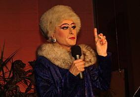 H. D. Kühn als literarische Dame H. D. Kühn als literarische Dame