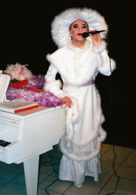 H. D. Kühn als literarische Dame H. D. Kühn als literarische Dame